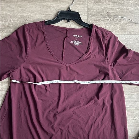 Torrid Women's Deep Burgundy Wine Active V-Neck Tee Size 1 14/16 1X Plus Size - Picture 8 of 9
